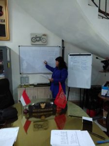 Hana Guru Les Privat Bahasa Inggris Datang Ke Rumah / Kantor Mengajar Advokat