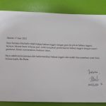 Photo surat keterangan review siswa, diatas kertas, tentang kesuksesannya setelah belajar dengan Miss Hana
