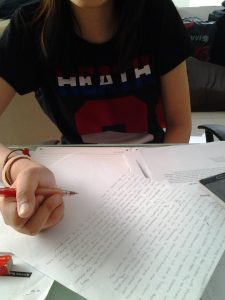 Miss Hana mengajar datang ke rumah siswa, tahun 2010