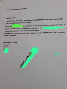 Review siswa di pelatihan bahasa inggris karywan di sebuah perusahaan
